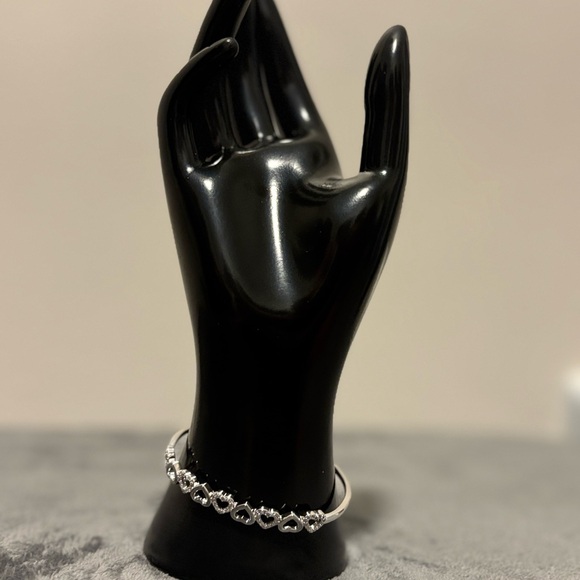14k White Gold Heart Bangle Bracelet - Picture 7 of 7